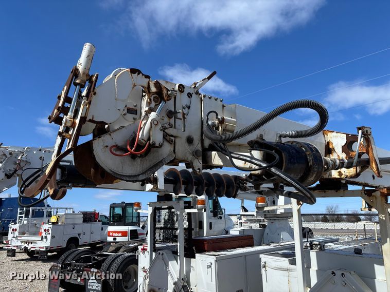 image for item FB3251 Altec digger derrick bed