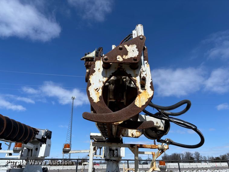 image for item FB3251 Altec digger derrick bed