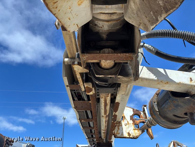 image for item FB3251 Altec digger derrick bed