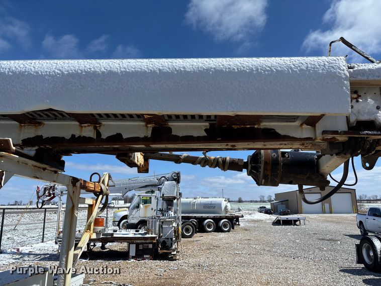 image for item FB3251 Altec digger derrick bed