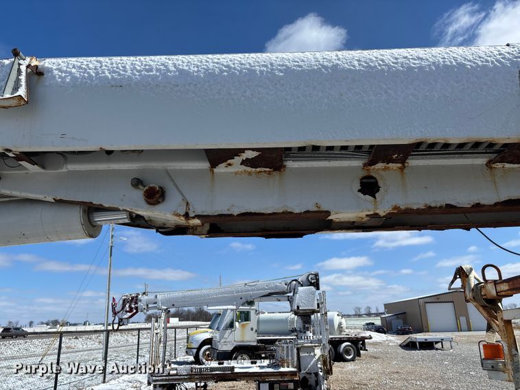 image for item FB3251 Altec digger derrick bed