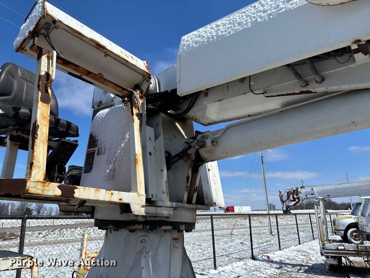 image for item FB3251 Altec digger derrick bed