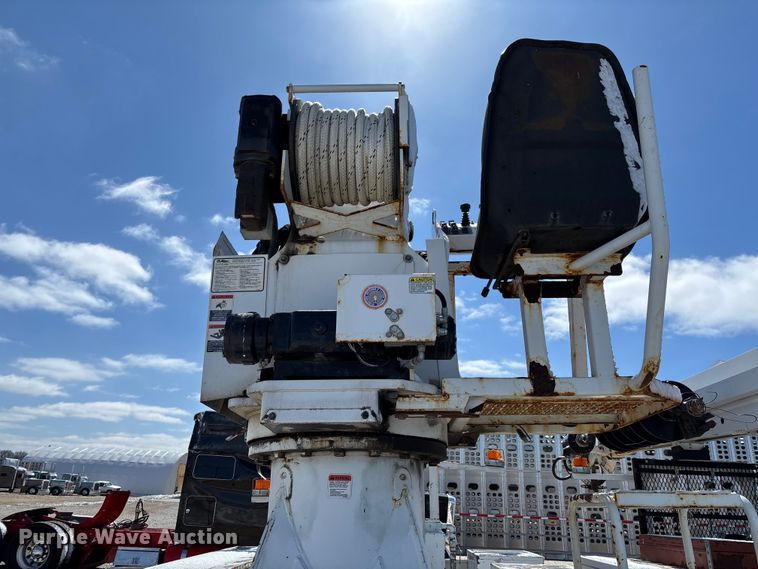 image for item FB3251 Altec digger derrick bed