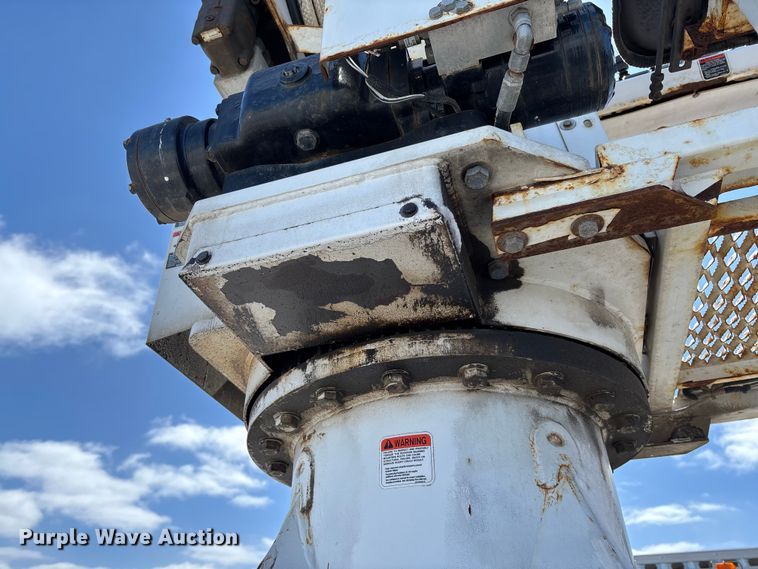 image for item FB3251 Altec digger derrick bed