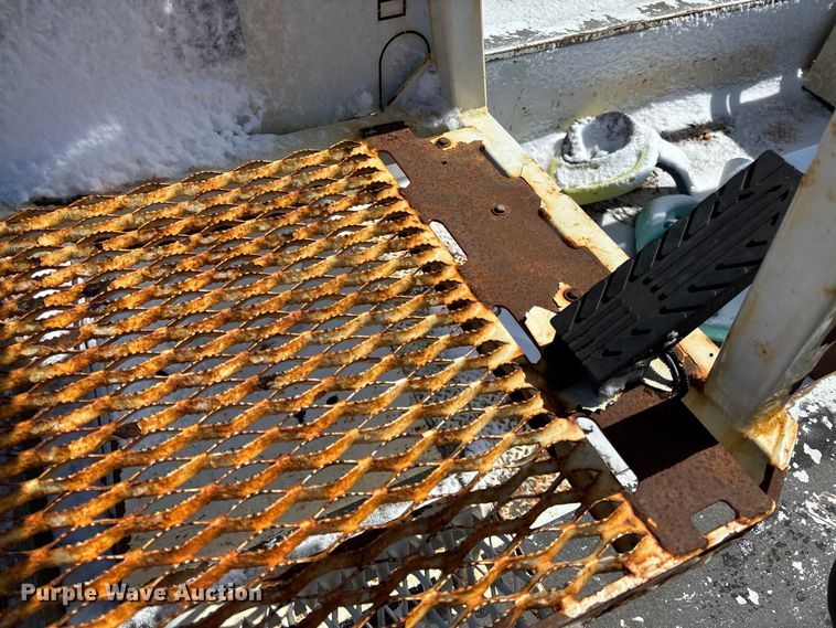 image for item FB3251 Altec digger derrick bed