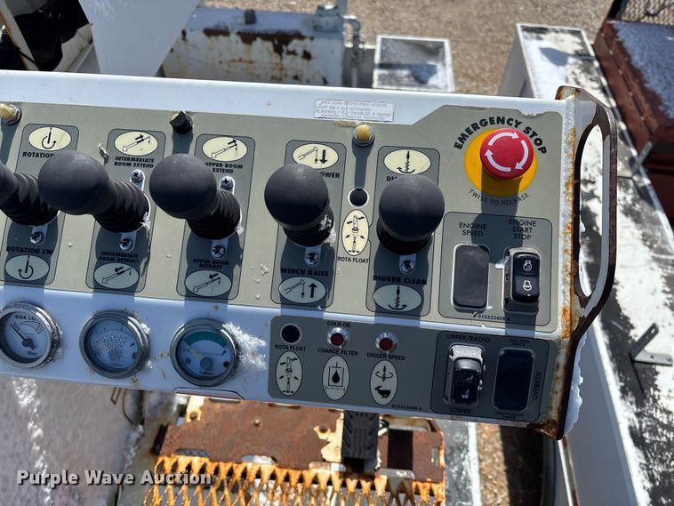 image for item FB3251 Altec digger derrick bed