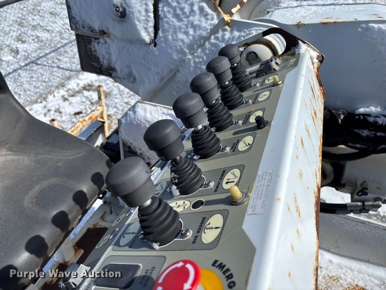 image for item FB3251 Altec digger derrick bed