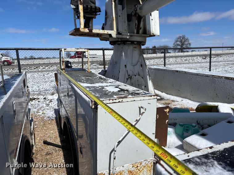 image for item FB3251 Altec digger derrick bed