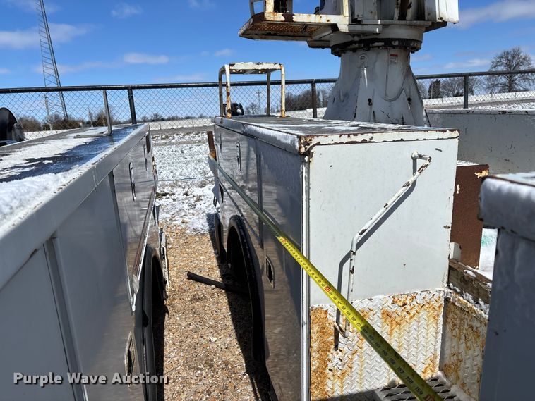 image for item FB3251 Altec digger derrick bed