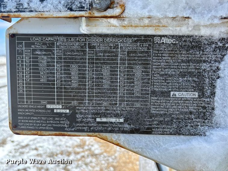 image for item FB3251 Altec digger derrick bed