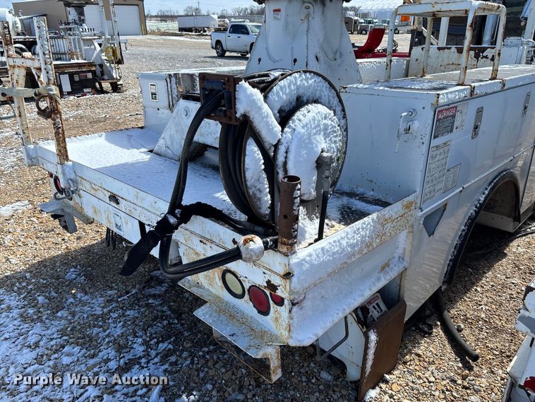 image for item FB3251 Altec digger derrick bed