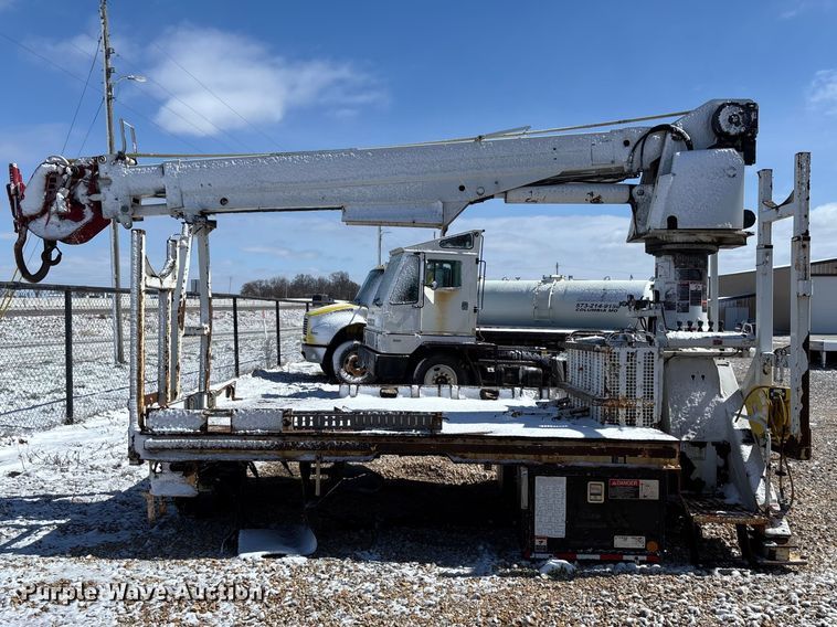 image for item FB3252 Altec digger derrick bed