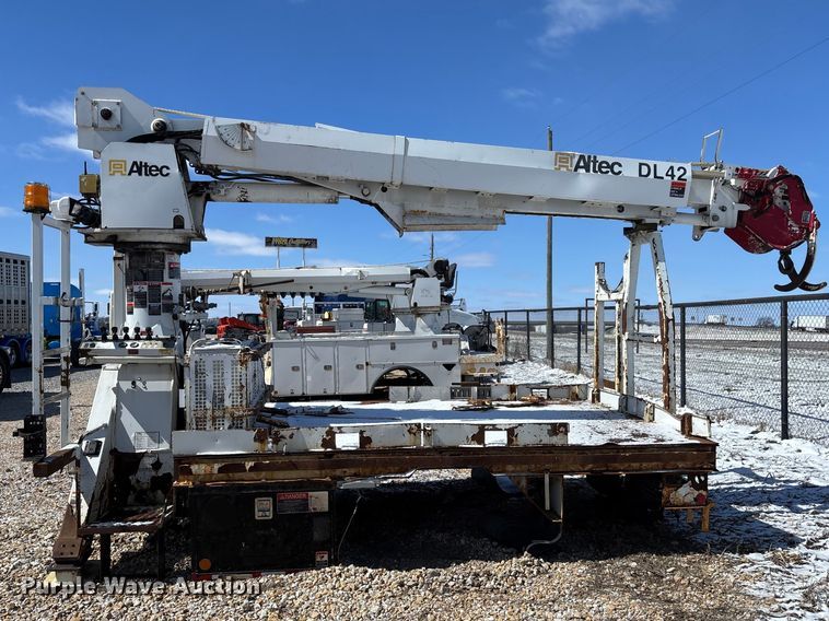 image for item FB3252 Altec digger derrick bed