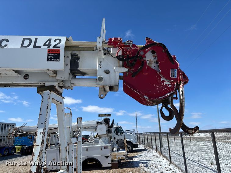 image for item FB3252 Altec digger derrick bed