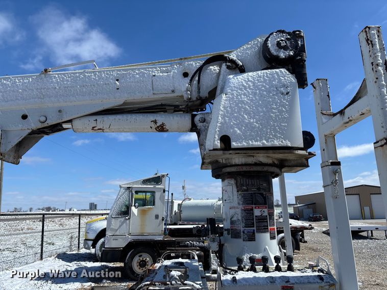 image for item FB3252 Altec digger derrick bed