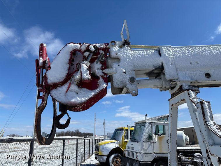 image for item FB3252 Altec digger derrick bed