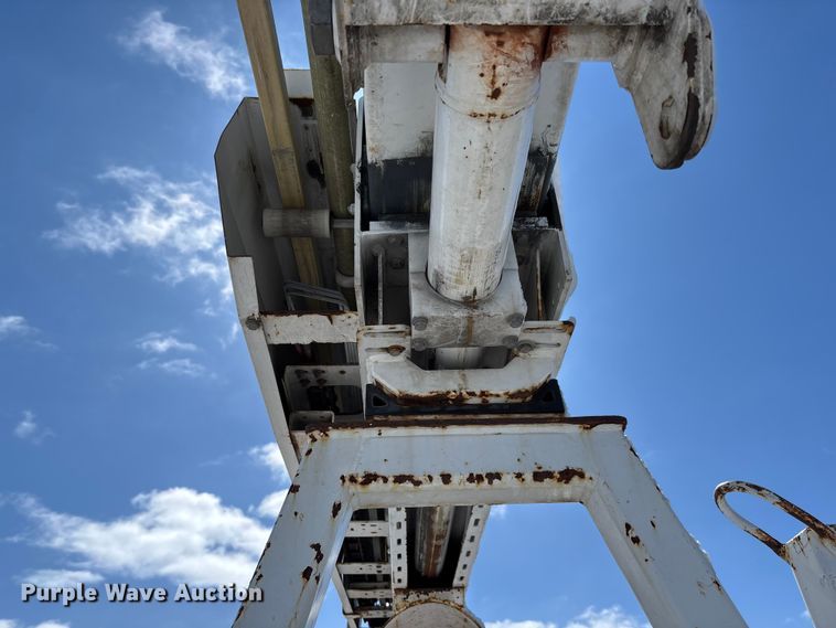 image for item FB3252 Altec digger derrick bed