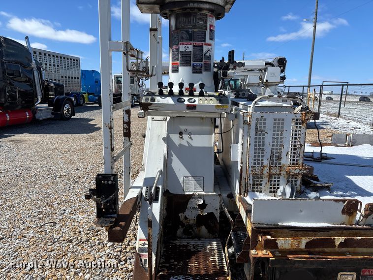 image for item FB3252 Altec digger derrick bed