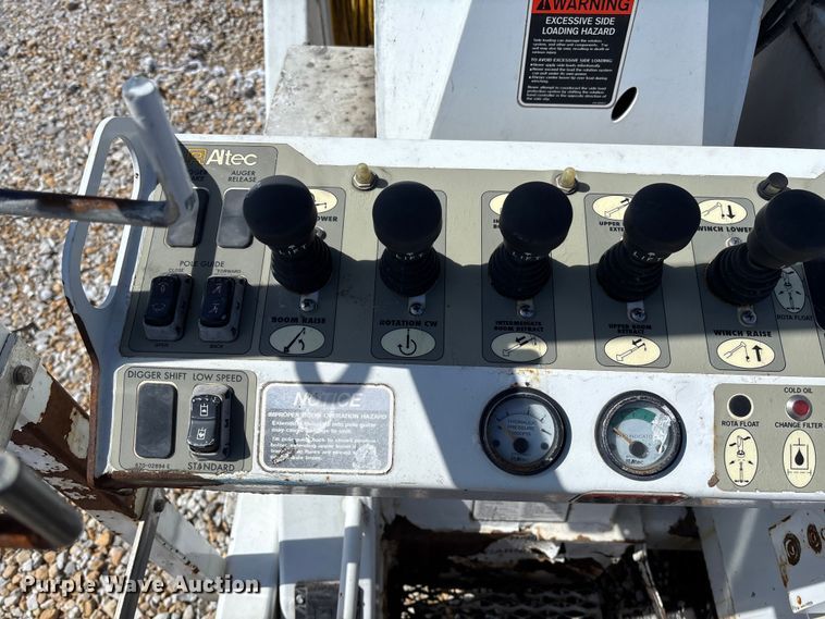 image for item FB3252 Altec digger derrick bed