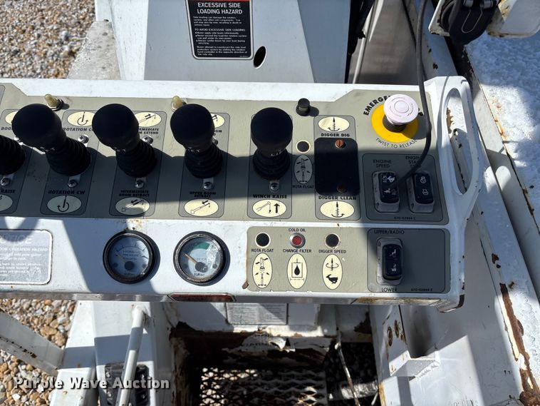 image for item FB3252 Altec digger derrick bed