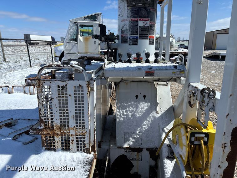 image for item FB3252 Altec digger derrick bed