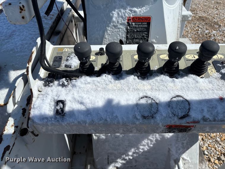 image for item FB3252 Altec digger derrick bed