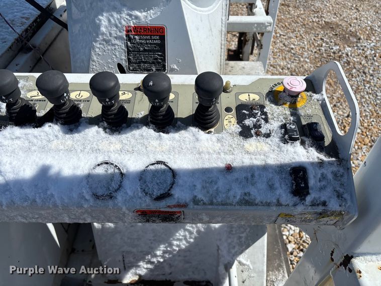 image for item FB3252 Altec digger derrick bed