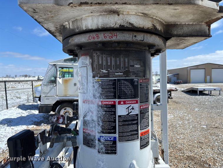 image for item FB3252 Altec digger derrick bed