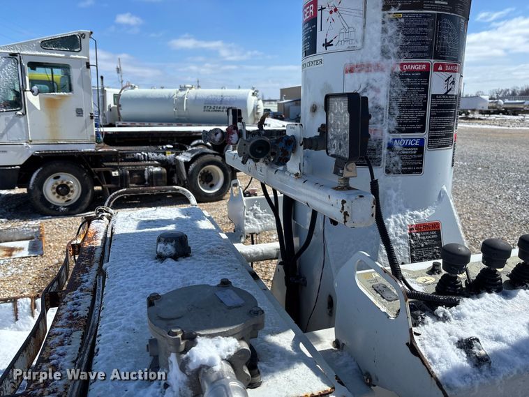 image for item FB3252 Altec digger derrick bed