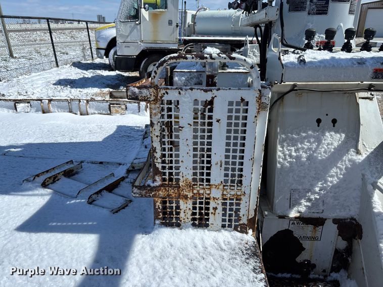 image for item FB3252 Altec digger derrick bed