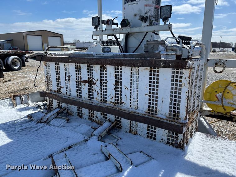 image for item FB3252 Altec digger derrick bed