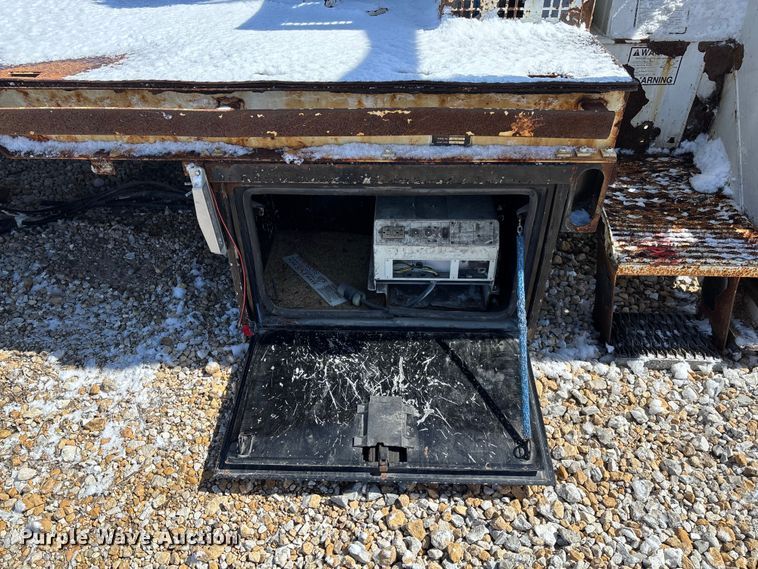 image for item FB3252 Altec digger derrick bed