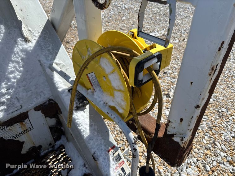 image for item FB3252 Altec digger derrick bed