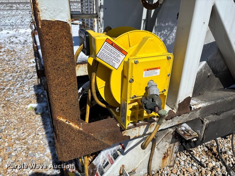 image for item FB3252 Altec digger derrick bed