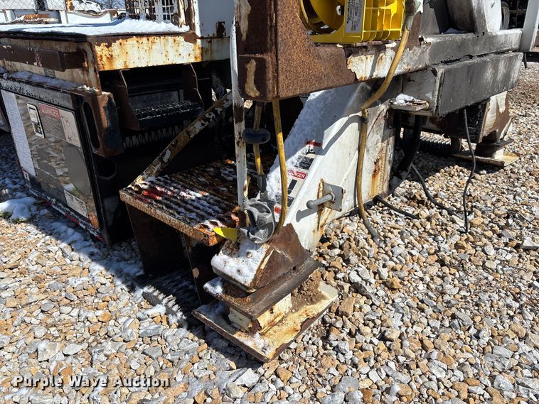 image for item FB3252 Altec digger derrick bed