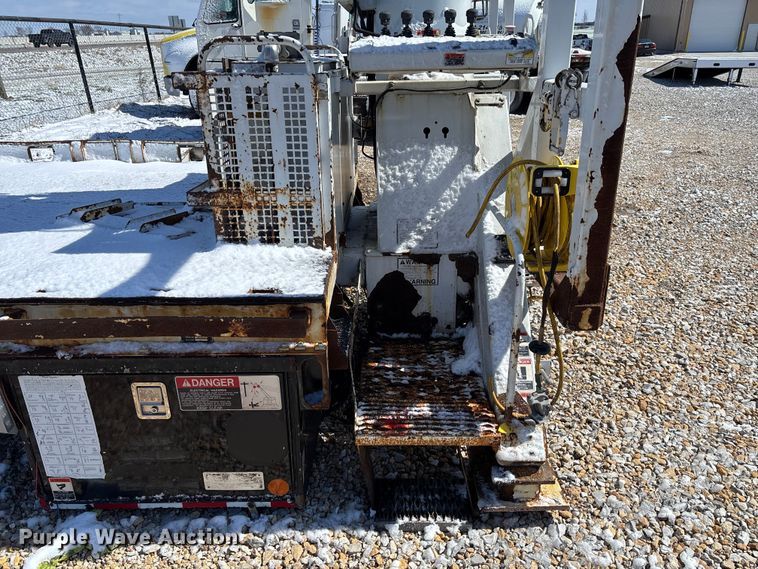 image for item FB3252 Altec digger derrick bed