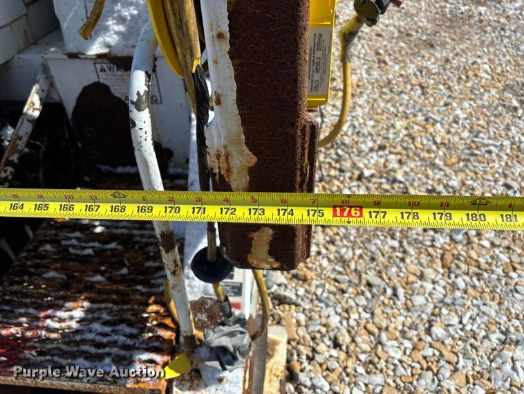 image for item FB3252 Altec digger derrick bed