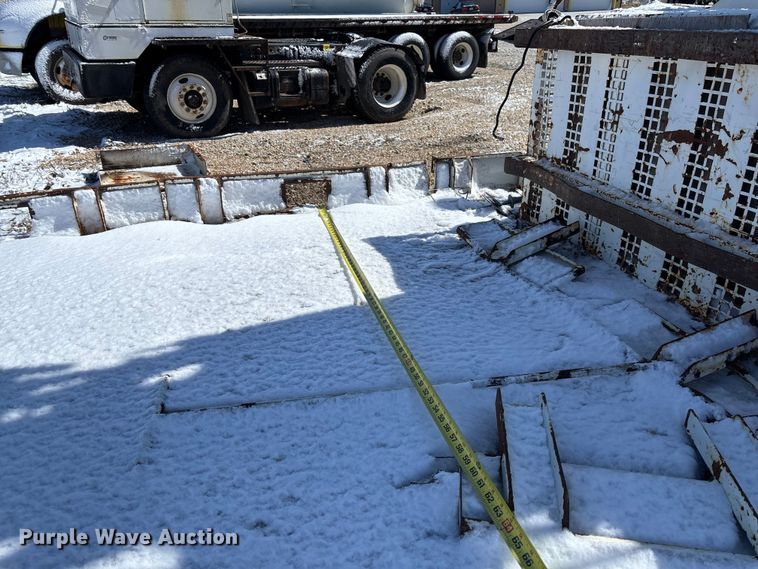 image for item FB3252 Altec digger derrick bed