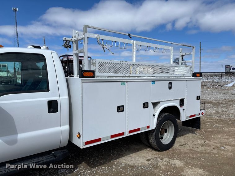 image for item FB3253 2016 Ford F550 utility / service truck