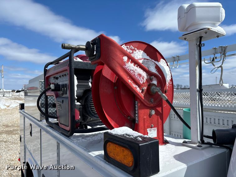 image for item FB3253 2016 Ford F550 utility / service truck