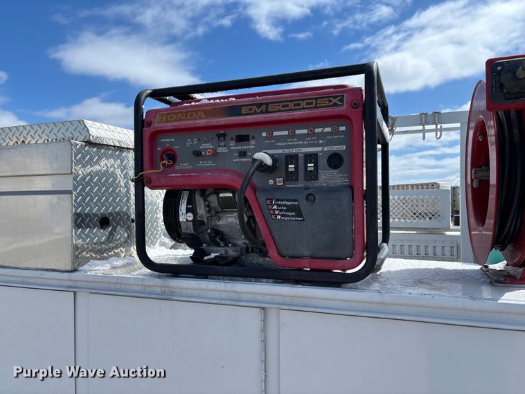 image for item FB3253 2016 Ford F550 utility / service truck