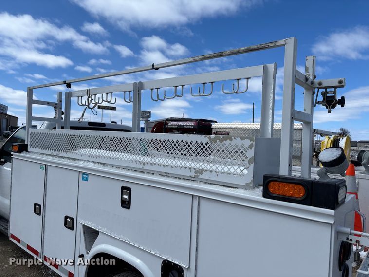 image for item FB3253 2016 Ford F550 utility / service truck