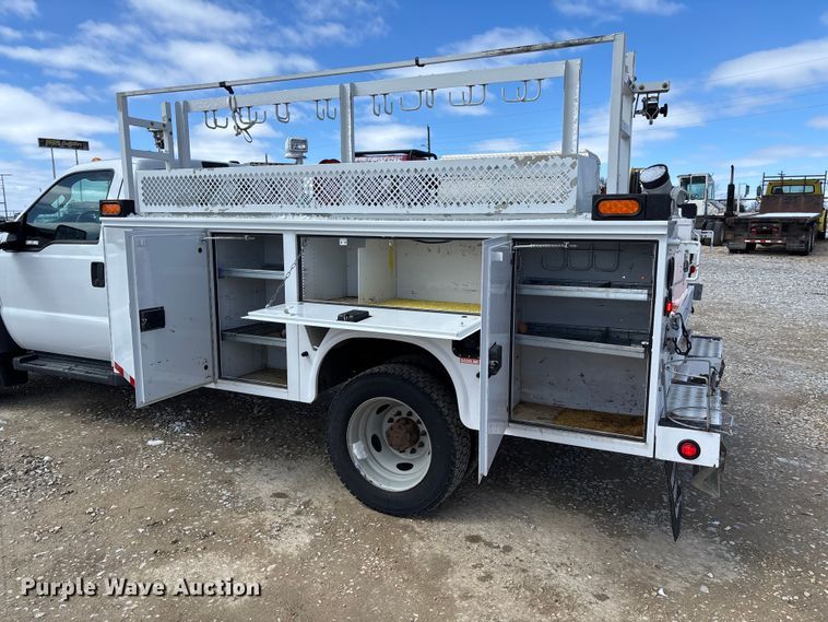 image for item FB3253 2016 Ford F550 utility / service truck