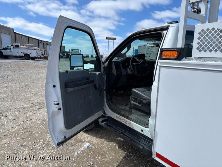 image for item FB3253 2016 Ford F550 utility / service truck