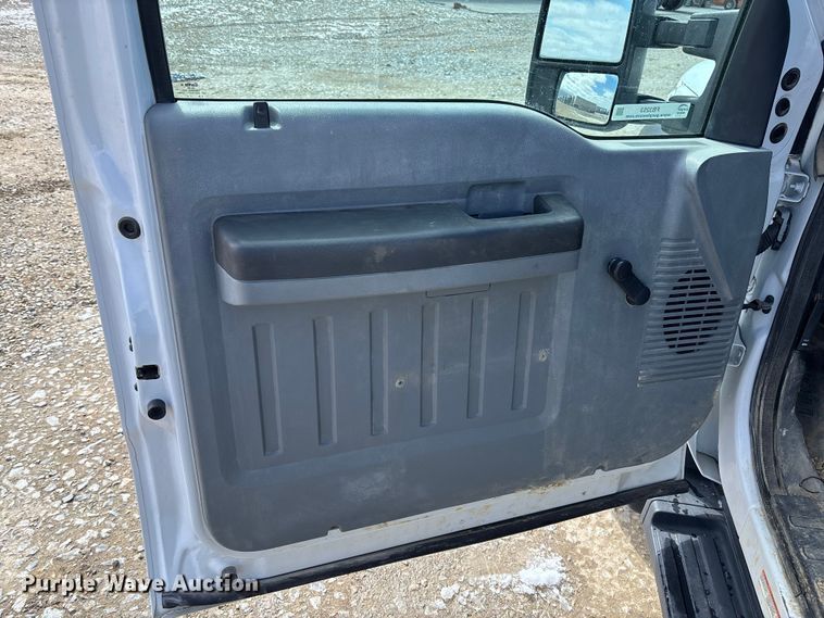 image for item FB3253 2016 Ford F550 utility / service truck