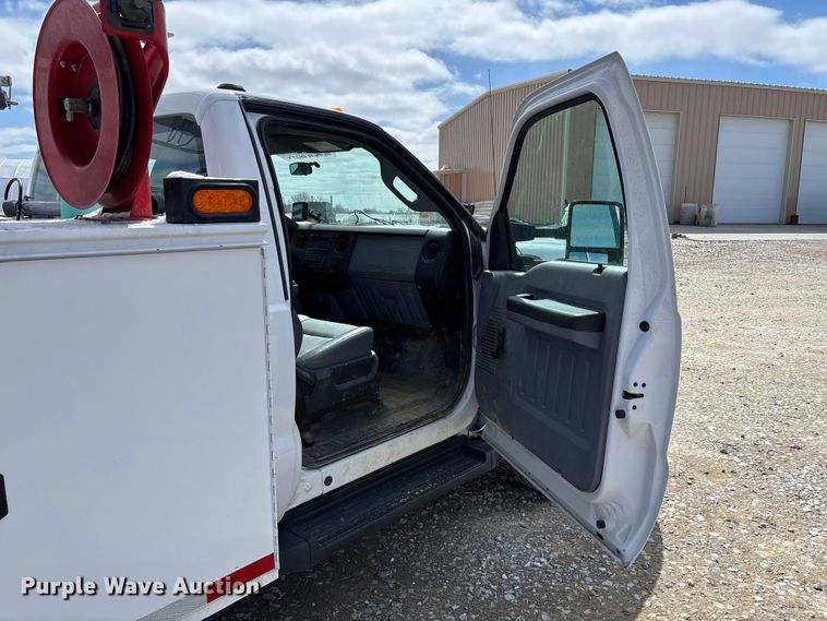 image for item FB3253 2016 Ford F550 utility / service truck