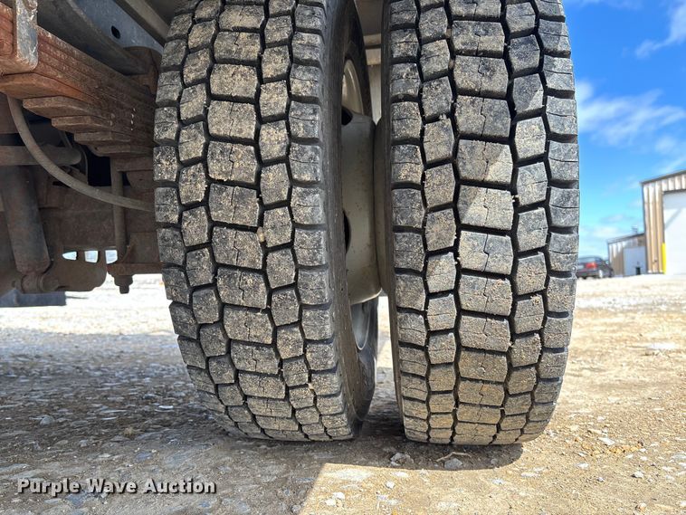 image for item FB3253 2016 Ford F550 utility / service truck