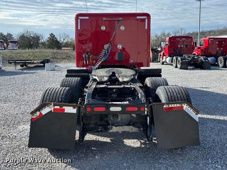 image for item FB3264 2019 Peterbilt 579 semi truck