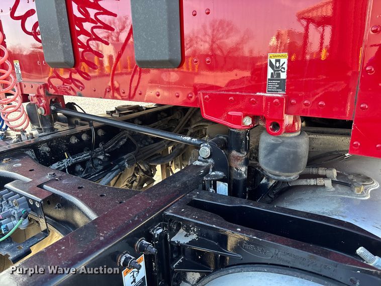 image for item FB3264 2019 Peterbilt 579 semi truck