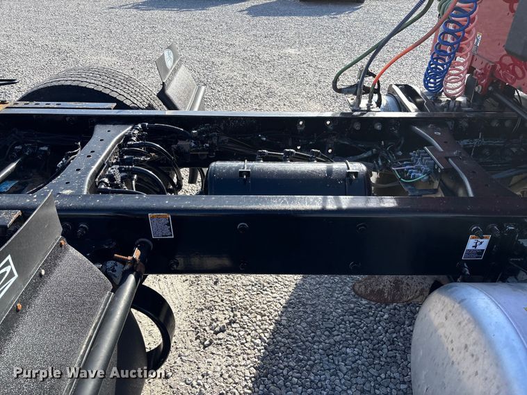 image for item FB3264 2019 Peterbilt 579 semi truck